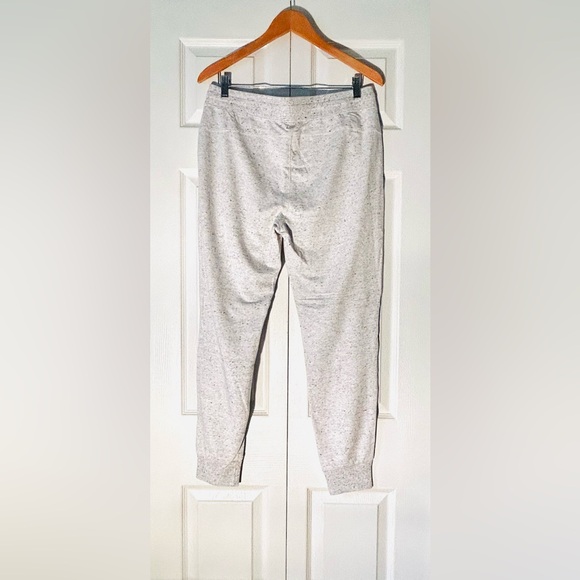 Amazon Essentials NWOT’s Light Gray Slim Fit Lightweight Jogger Pants - Picture 6 of 7